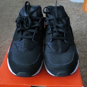 Black Nike Huarache Size 12